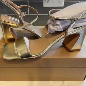 Steve Madden Brand new with box. Don’t fit and was purchased as final sale